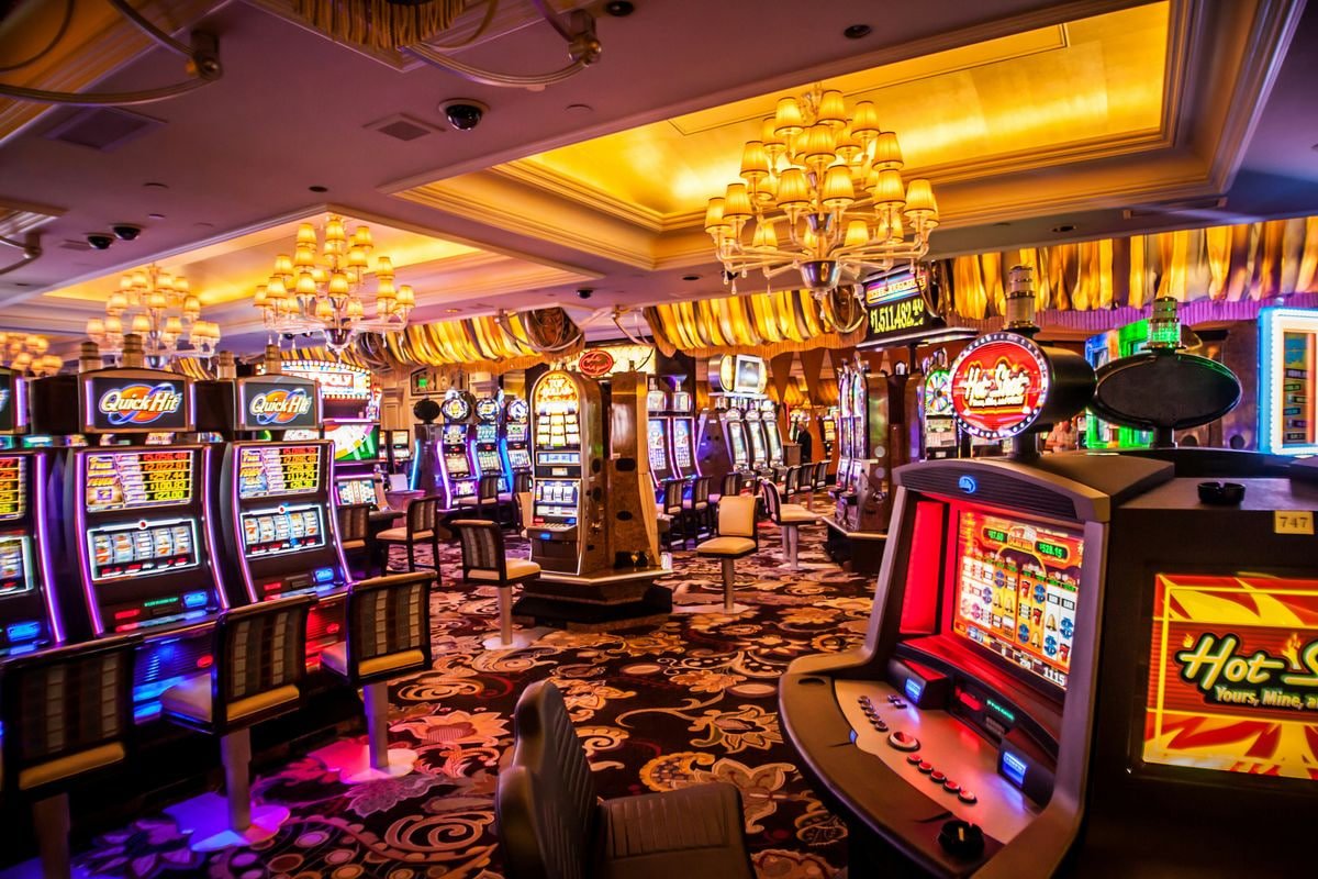 Bàn live casino 123win 99ok với dealer thật phát trực tiếp qua video